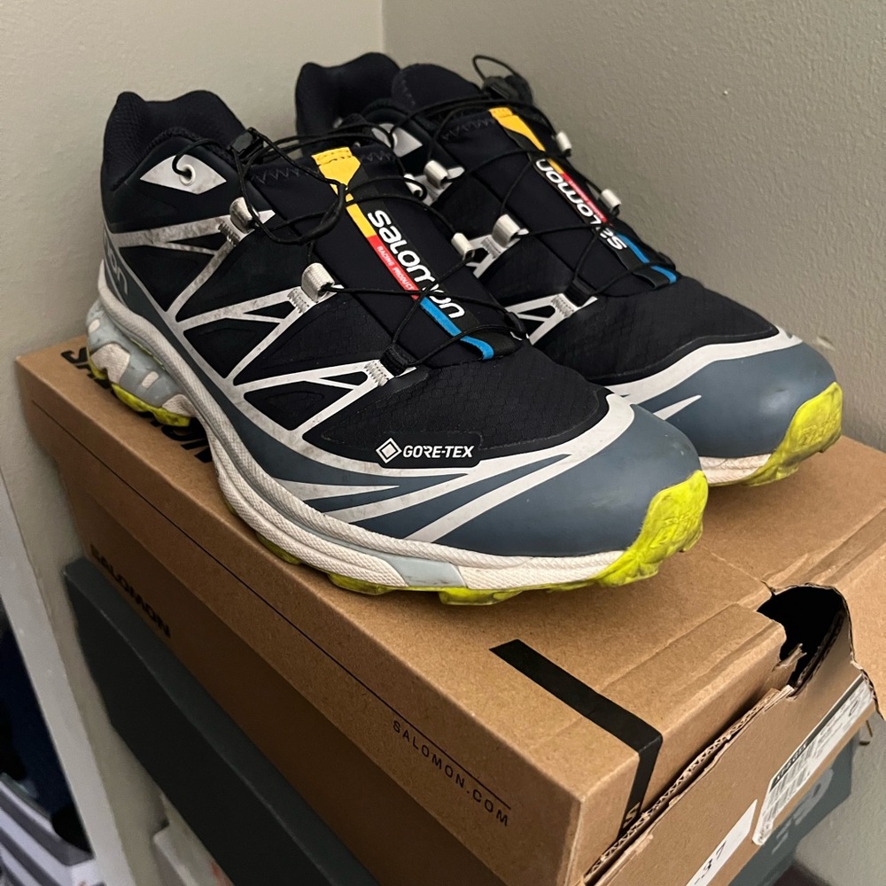 Salomon Men's Black and Gray Trail Running Shoes